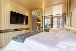 Deluxe Apartment, Lanai, City View | Blackout drapes, iron/ironing board, free WiFi