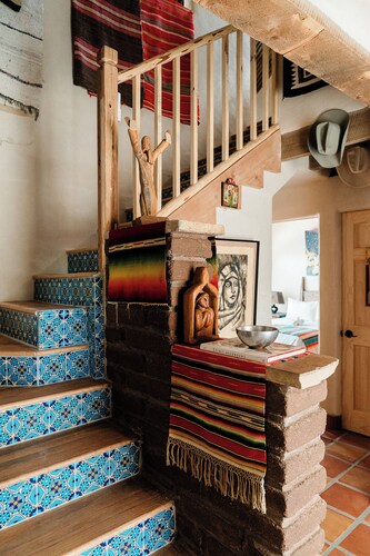 Serene, earthen home - just one minute from the heart of Old Town Albuquerque!