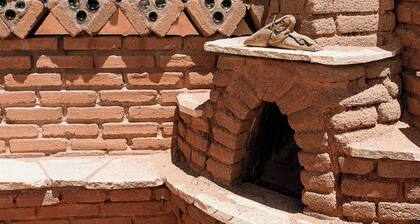 Serene, earthen home - just one minute from the heart of Old Town Albuquerque!