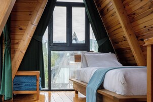 Ropa de cama de alta calidad, minibar, escritorio