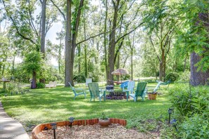 Property grounds - Lakeside Gem - Luxe 3BR Geneva Retreat w/ partial Lake Views (Lake Geneva)