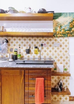 Private kitchen - Ngicha 1BDR APT: Wi-Fi, Netflix, Books, Games + (Dar es Salaam)