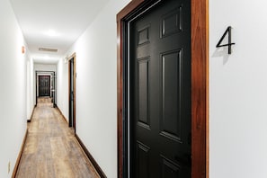 Studio, Roll-in Shower, Pets Allowed | In-room safe, desk, laptop workspace, free WiFi