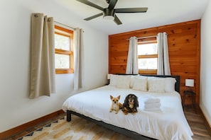 Suite, 1 King Bed with Sofa bed, Kitchen | In-room safe, desk, laptop workspace, free WiFi