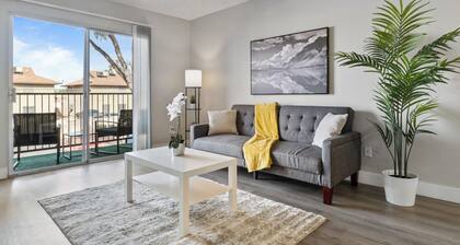 2BR/Pool/Gym/1 Mi To Banner Hospital