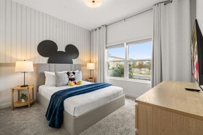 5 bedrooms, iron/ironing board, WiFi, bed sheets