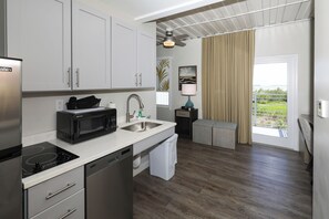 Kamer, 1 tweepersoonsbed, rolstoeltoegankelijke douche, balkon | Verduisterende gordijnen, gratis wifi