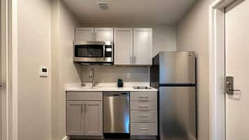 Full-sized fridge, microwave, stovetop, dishwasher
