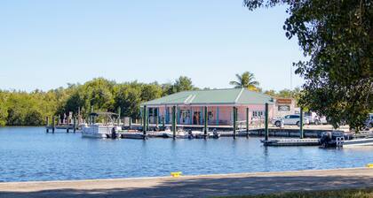 Flamingo Adventures Lodge