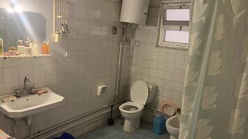 Jetted bath, towels, soap, toilet paper