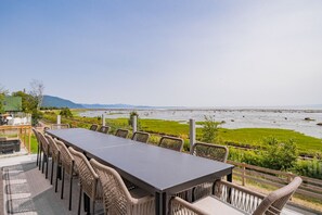 Outdoor dining - Spectacular Saint Lawrence River Views (Petite-Rivière-Saint-François)