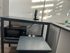 Kylskåp, mikrovågsugn, ugn och spishäll