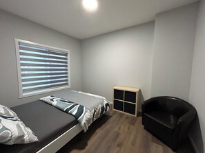 1 bedroom, free WiFi, bed sheets - 1BR suite, fully private, no shared space, 20 mins from airport. (Edmonton)