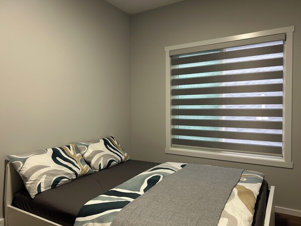 1 bedroom, free WiFi, bed sheets - 1BR suite, fully private, no shared space, 20 mins from airport. (Edmonton)