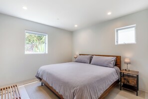 1 bedroom, desk, iron/ironing board, free WiFi