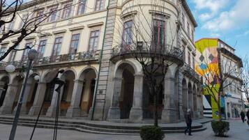 Vista frontal de la propiedad