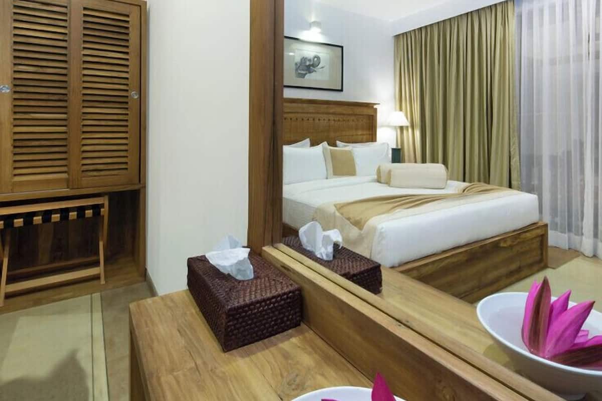 Economy Double Room, Balcony, Courtyard View | Egyptian cotton sheets, premium bedding, minibar, in-room safe