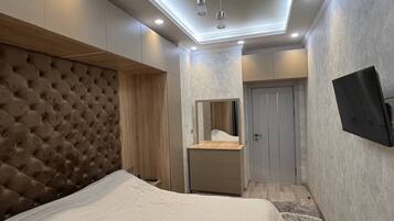 Căn hộ tiện nghi đơn giản, quang cảnh thành phố | Màn/rèm cản sáng, phòng cách âm, bàn ủi/dụng cụ ủi quần áo