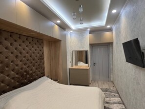 Cortinas blackout, tabla de planchar con plancha y wifi gratis 