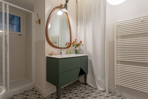 Shower, hair dryer, bidet, towels - Ponte Vecchio Charming apartment (Firenze)