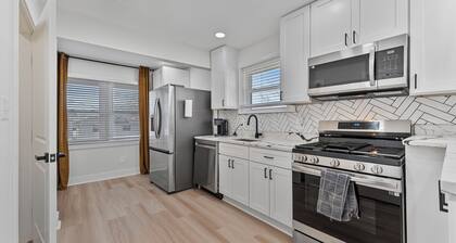 Unwind in our bold + stylish 4BR, 2BA DC gem!