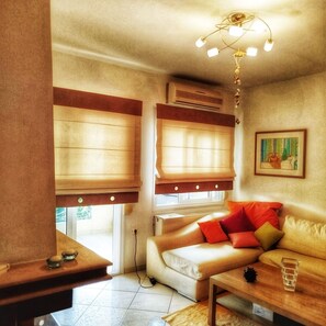 Living area - Luxury Seaside Retreat in Platamonas – Steps from the Beach & Castle View (Platamonas)