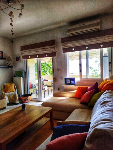 Luxury Seaside Retreat in Platamonas – Steps from the Beach & Castle View