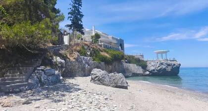 Luxury Seaside Retreat in Platamonas – Steps from the Beach & Castle View