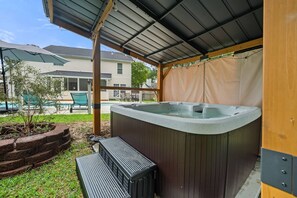 Bañera de hidromasaje al aire libre