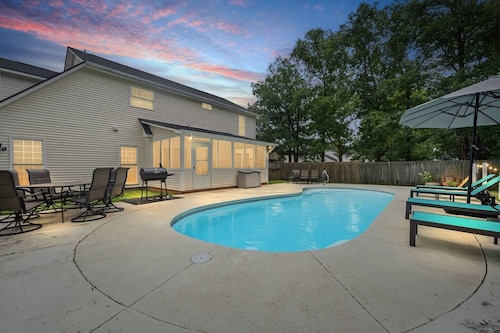 Upscale Country Gem, Pool+Hot Tub, Games, Fire Pit