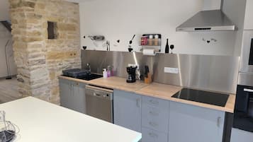 Micro-ondes, four, plaque de cuisson, lave-vaisselle