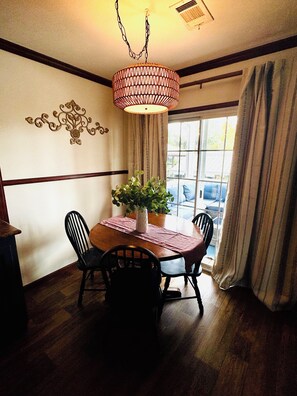 Dining - Willow & Water
“Where calm meets the current” (Welaka)