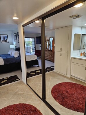 2 bedrooms, iron/ironing board, WiFi, bed sheets - Resort Style Living at Mesquite Country Club (Palm Springs)