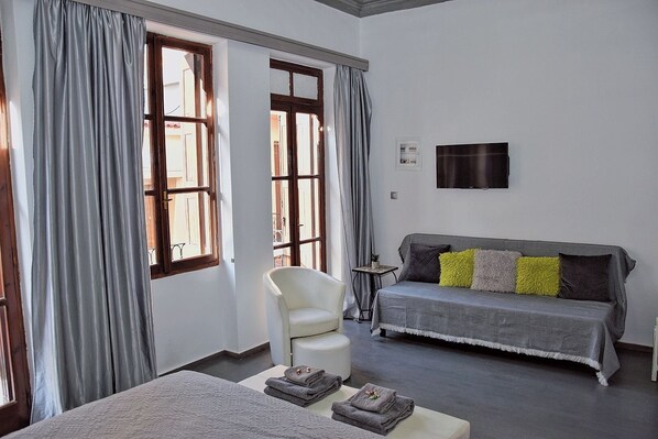 1 bedroom, iron/ironing board, internet, bed sheets