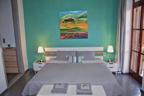 1 habitación, tabla de planchar con plancha, internet y ropa de cama 
