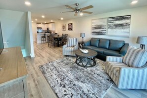 TV - Point Serenity: Beautiful Views & 2 Kayaks! (Pensacola)