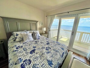 2 bedrooms, iron/ironing board, free WiFi, bed sheets - Bay Breeze: Gorgeous Waterfront Unit with Kayaks! (Pensacola)