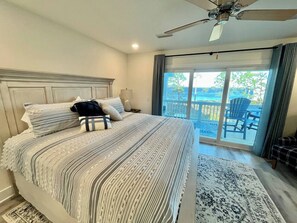 3 bedrooms, iron/ironing board, WiFi, bed sheets - Island Oasis: Beautiful Bay View, 2 Kayaks & Pool! (Pensacola)