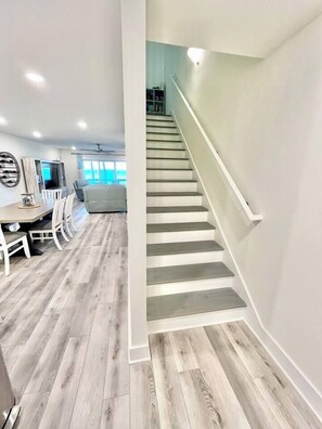 Interior - Neptune's Landing: Bay Views, Pool & 2 Kayaks (Pensacola)