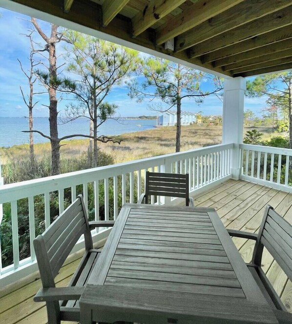 屋外ダイニングエリア