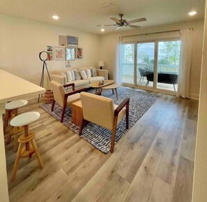 TV - Beach Haven: Beautiful views, Kayaks, Pool & more! (Pensacola)