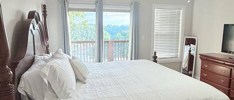 Deluxe Townhome | Seterika/papan seterika, Wi-fi percuma