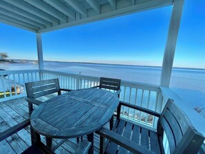 Outdoor dining - Key to Paradise: Waterfront Home & 2 Kayaks! (Pensacola)