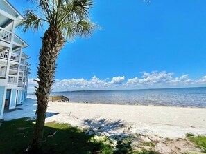 Beach towels - Key to Paradise: Waterfront Home & 2 Kayaks! (Pensacola)
