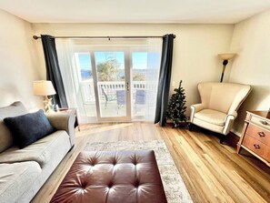 TV - Calm Palm: Great Views, Pool, Beach, & 2 Kayaks! (Pensacola)