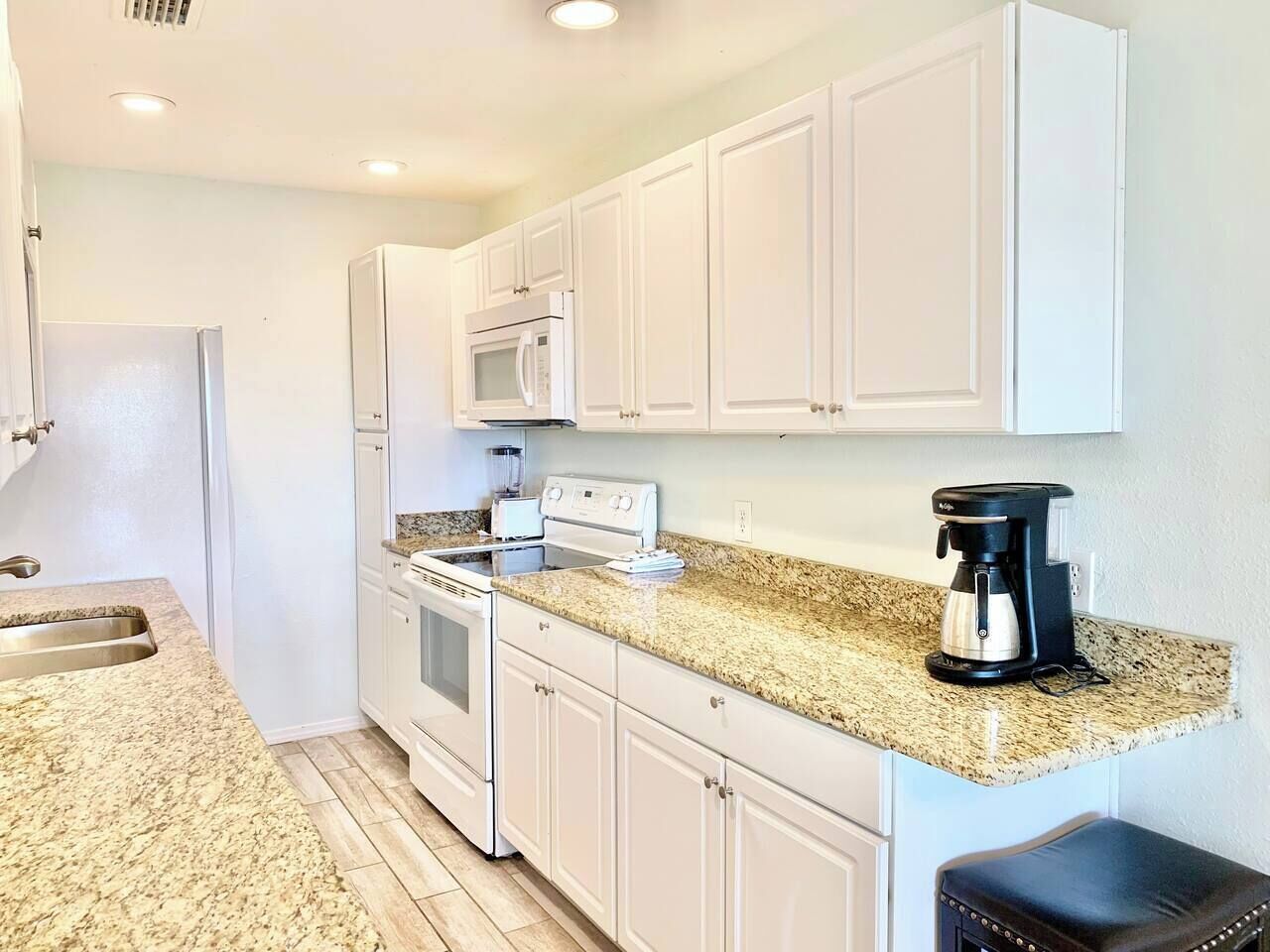 Refrigerador, microondas, horno, placa de cocina