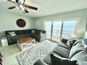 TV - Paradise Point: Waterfront Unit with 2 Kayaks! (Pensacola)