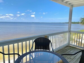 Outdoor dining - Serenita Ora: Quiet Waterfront Unit with 2 Kayaks! (Pensacola)