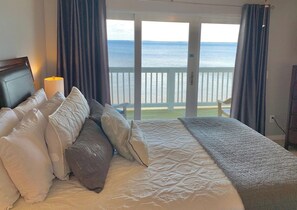 2 bedrooms, iron/ironing board, WiFi, bed sheets - Serenita Ora: Quiet Waterfront Unit with 2 Kayaks! (Pensacola)