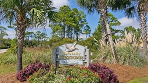 A sign for Innerview Townhomes with a no soliciting notice. - Tiki Hut: Waterfront, Amazing Views, & 2 Kayaks! (Pensacola)